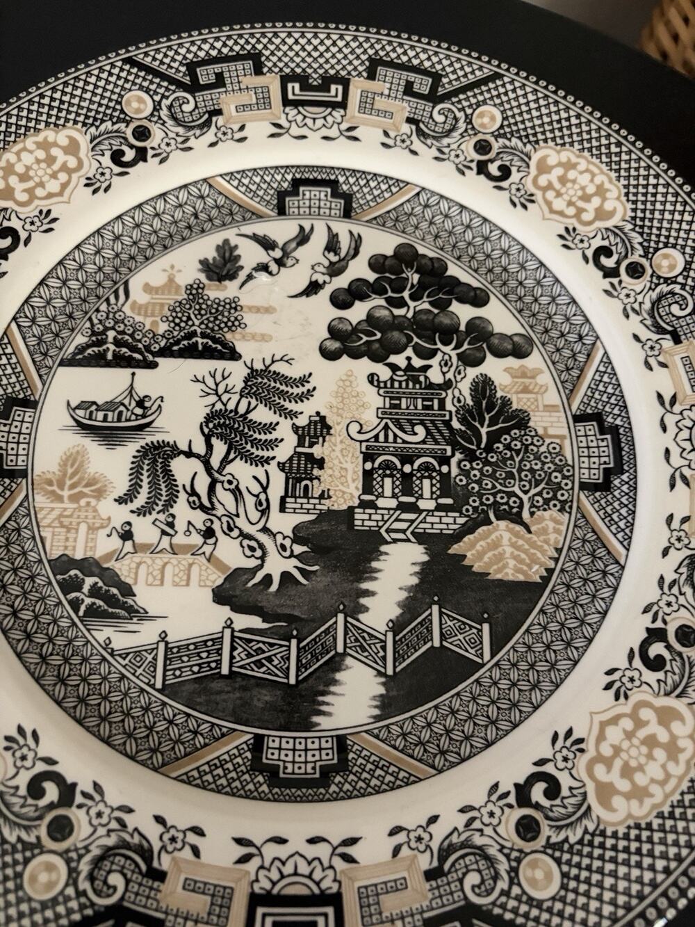Royal Stafford Black and Gold Willow Glossy 11" x 1" tall Dinner Plate